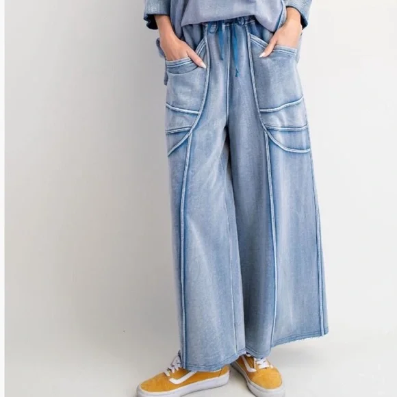 easel Light Blue Wide-Leg Cargo Sweatpants - Picture 4 of 5